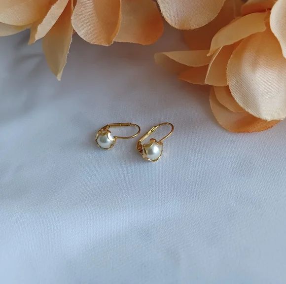 Elegant Gold and Pearl Stud Earrings - Picture 9 of 16